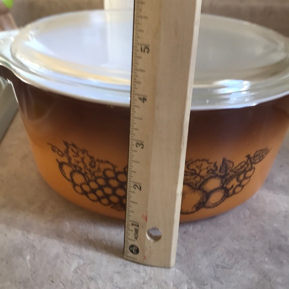 Vintage old orchard Pyrex casseroles. Set of 2 - Picture 14 of 14